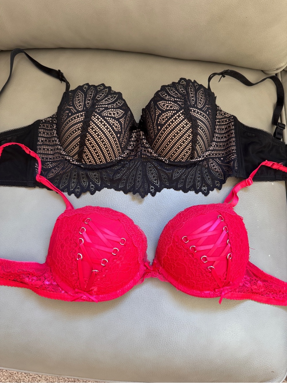 Black Lace Push-Up Bra & Hot Red Lace Bra Set